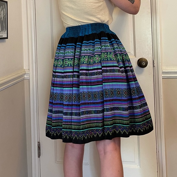 60s Vintage Psychedelic Pleated Skirt - Picture 4 of 10
